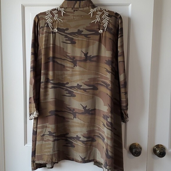 JOHNNY WAS EMBROIDERED SILK CAMOUFLAGE TOP SMALL - Picture 8 of 11
